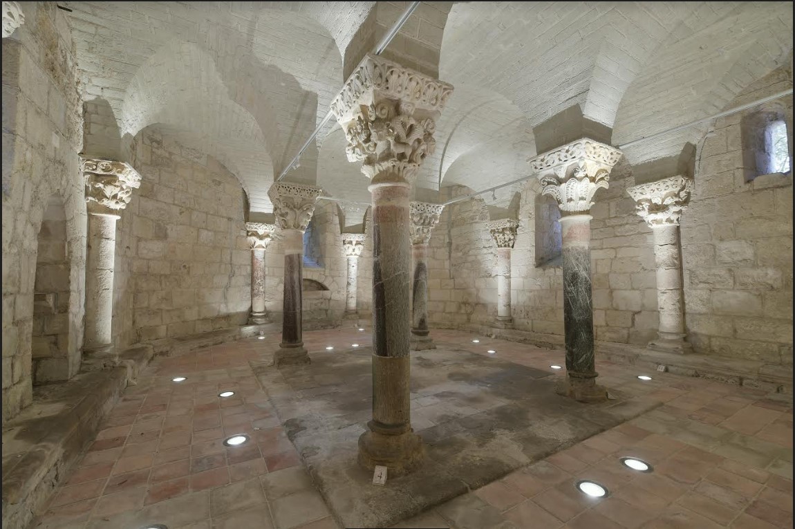 Intérieur de la crypte Saint Girons à Hagetmau